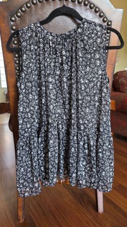 Uniqlo Womens Sleeveless Blouse Swing Top Shirt Black and white Size S