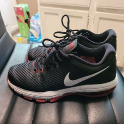 NIKE AIR TRAINING MAX AIR SIZE 7.5 MENS
