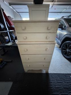 Vintage 5 Drawer Dresser / Chest