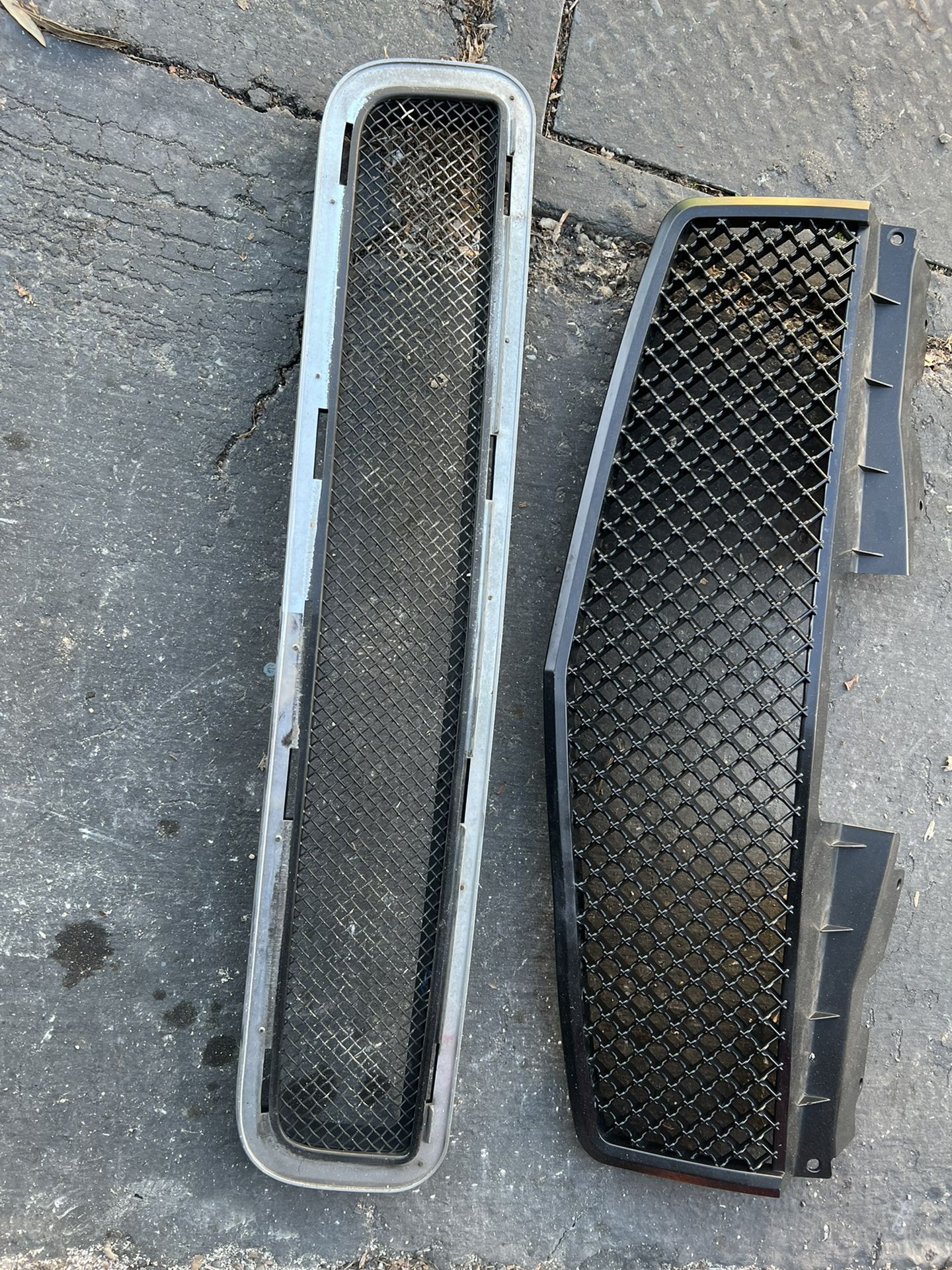 04-7 CTS v Oem Factory Bumper Grille Set