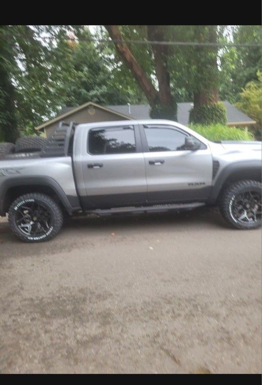 Dodge Ram 2024 Running Boards