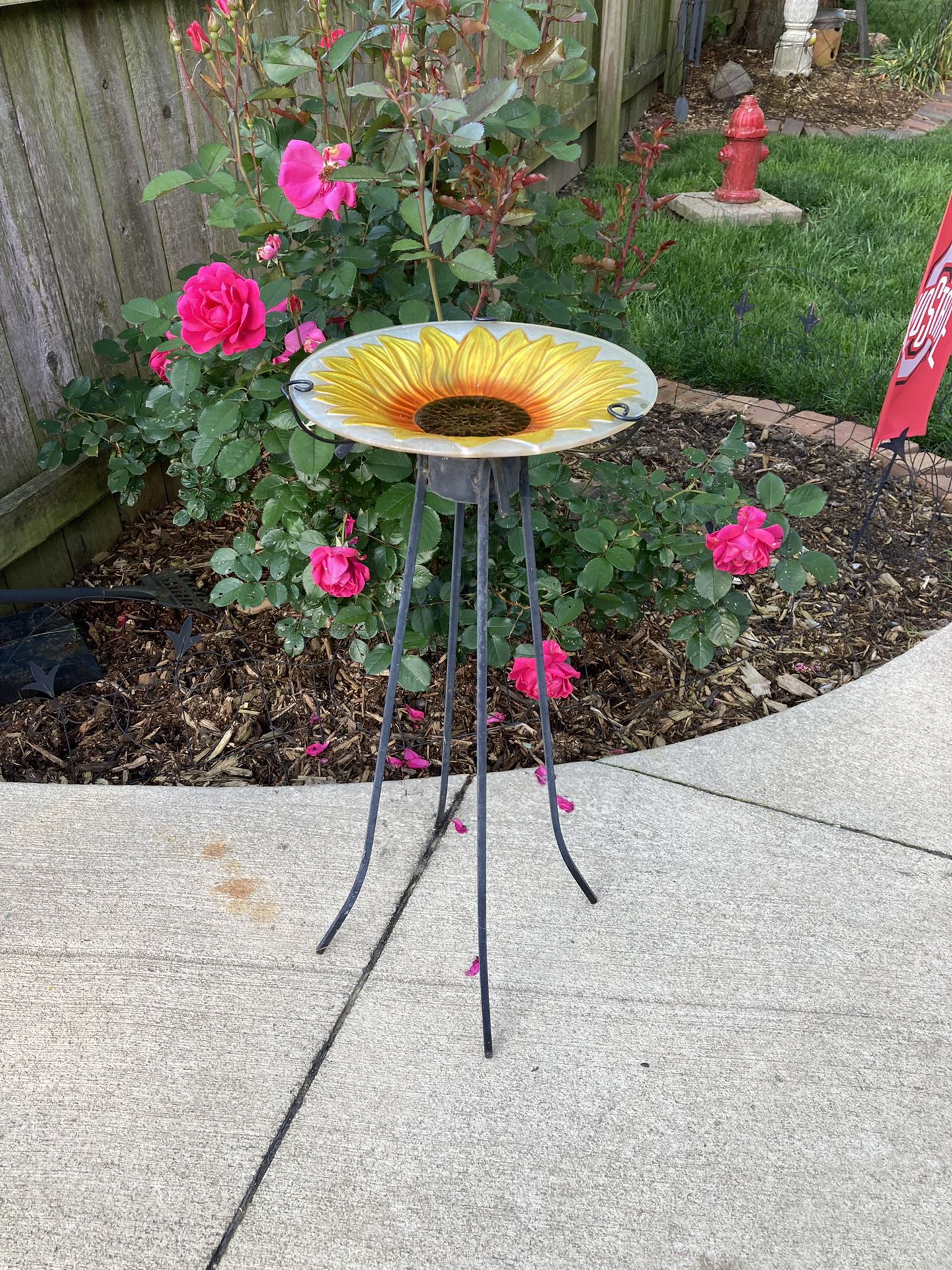 Sunflower 🌻 Birdbath. Approx. 27” Tall.  Add More Beauty To Your Garden.