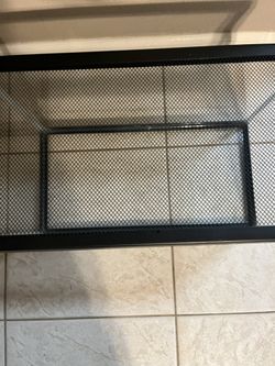 Small Aquarium with Metal Screen 20 1/2”x13 1/2”x10 3/4” 