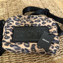 DKNY Purse ( Brand New) 