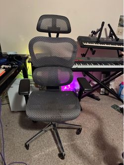 Office / gaming chair
