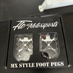 Flo Harley Foot Pegs