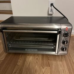 LARGE 6 SLICE TOASTER OVEN 🍖🥩.  RACK & 2 TRAYS.  MANY FEATURES.  100% GUARANTEED.  SEE PICS. TARGET PRICE $109.99(SEE AD). NOW $25 🔥🔥