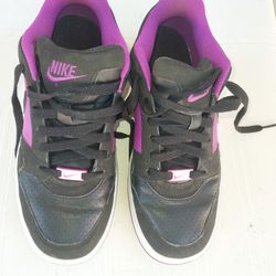 Air Nike Sneakers Size 8 Womens
