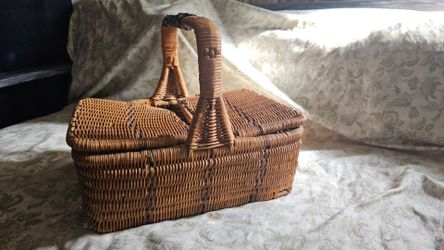 #Picnic #Basket with #Plates & #Silverware #Vintage #Basket