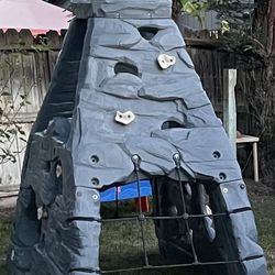 The Step2 Skyward Summit™ is a kid-sized rock-climbing wall perfect for active backyard play! The four-sided realistic rock wall reaches 6.5 ft. (2.03