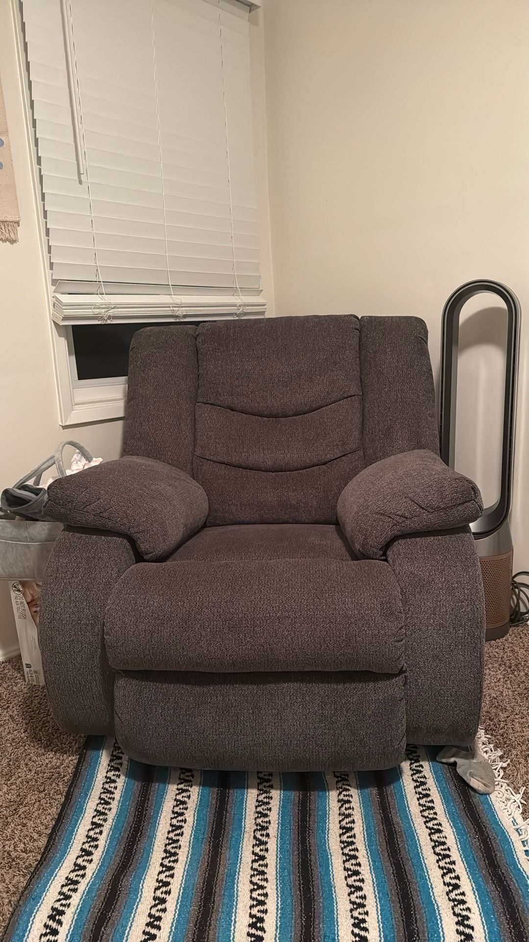 Manual Rocker Recliner