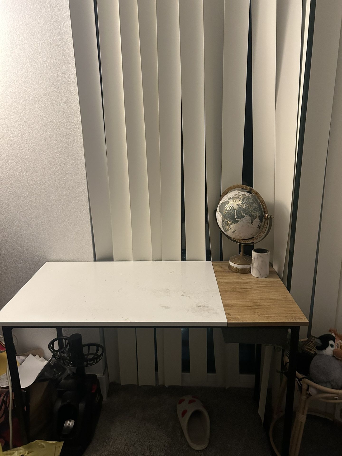 Desk (very Good Condition)