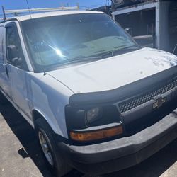 Chevy Express Cargo Van 2011 2500HD 