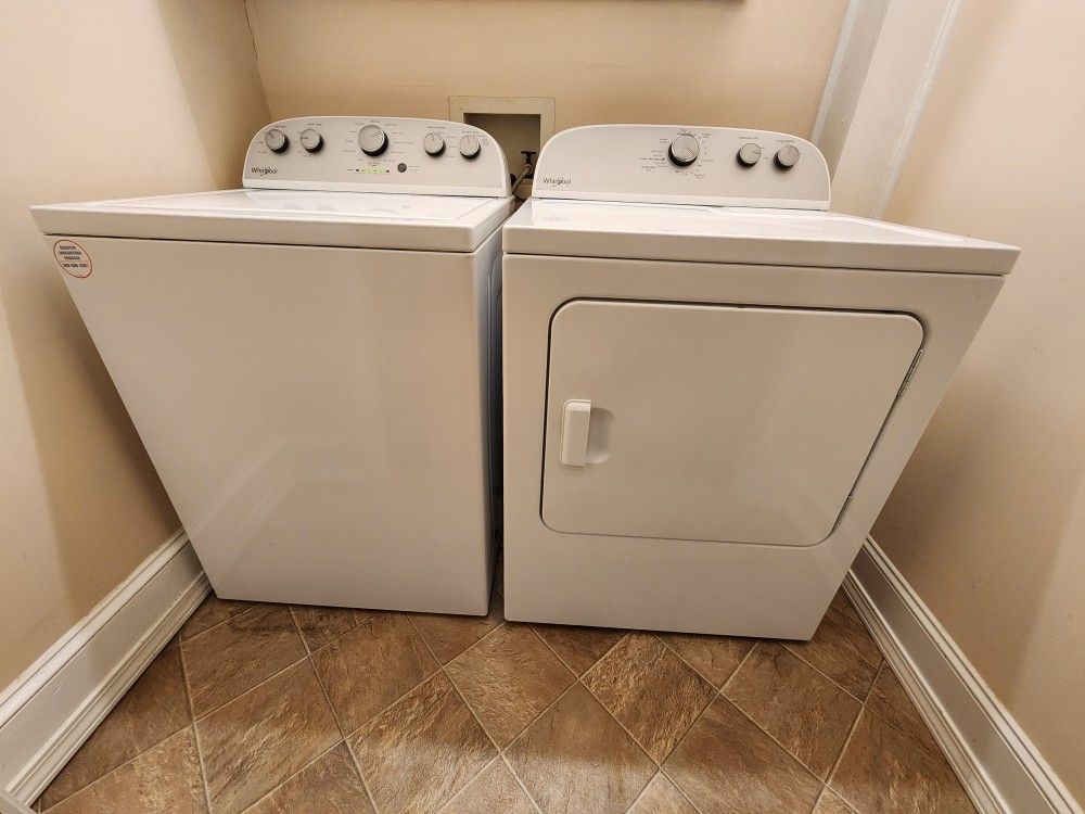 Washer and Dryer Set: WHIRLPOOL
