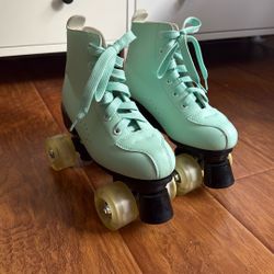 Like New Light Up Women’s Roller Skates Size 7