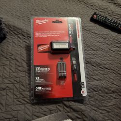 Milwaukee Headlamp. 2115-21