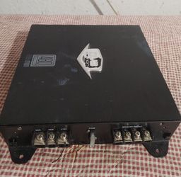 🟥FOR   SALE   AMPLIFIER  CAR  AUDIO🍀🍀  (  OBO )🍀🍀