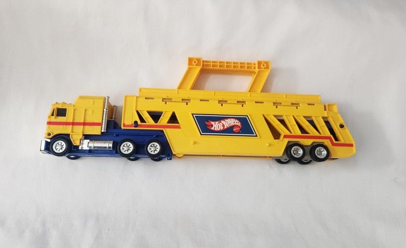 Hot Wheels Mattel VTG 1986 Semi Truck Trailer Transporter Car Hauler Carrying Case rare HTF hard to find in excellent pre-owned condition with minor w