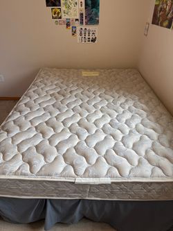Queen Size Pillow Top Mattress