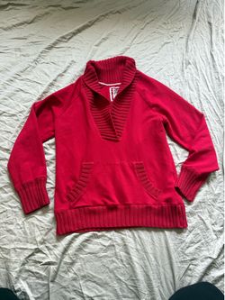 2000’s Old Navy red sweater ❤️