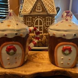 Gingerbread Mugs With Peppermint Topper