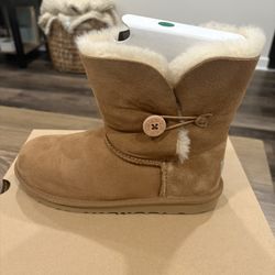UGG K Bailey Button 2