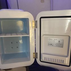 Make Up Mini Refrigerator 