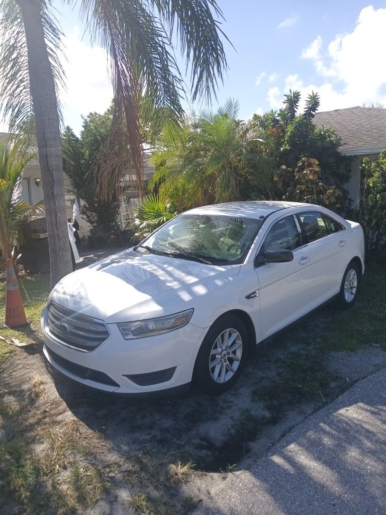 2014 Ford Taurus