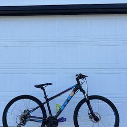 GT Laguna Pro Mountain Bike – Small Frame – 27.5” Wheels Women’s Girls Bicycle