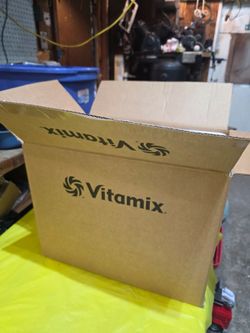 Vitamix Blender & Cook Books Bundle