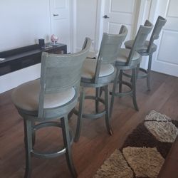 4 Set Bar Stools 