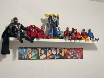 Super hero figures / marvel wall decor
