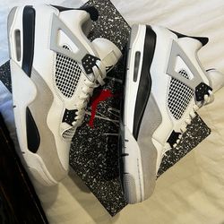 Air Jordan 4 “military black”