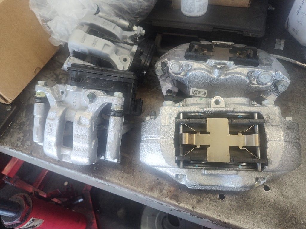 GM Calipers With Brake Pads