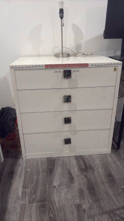 Dresser