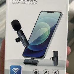 Wireless Microphone for iPhone iPad, Microphone for Video Recording, TikTok Facebook Live Steam, Youtubers, Vloggers, Interview, Clip-on Plug