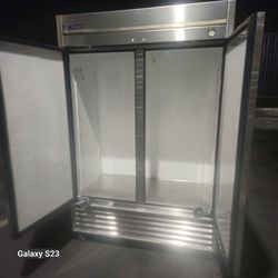 True T-49 Commercial Refrigerator  Works Great Missing The shelves one-year warranty Free Delivery