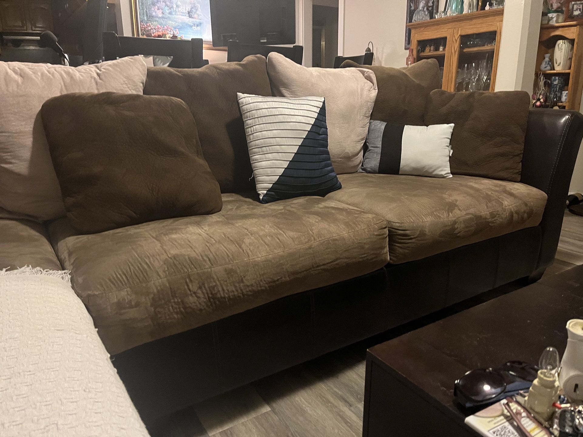 Sectional And 2 Cubes Coffee Table 