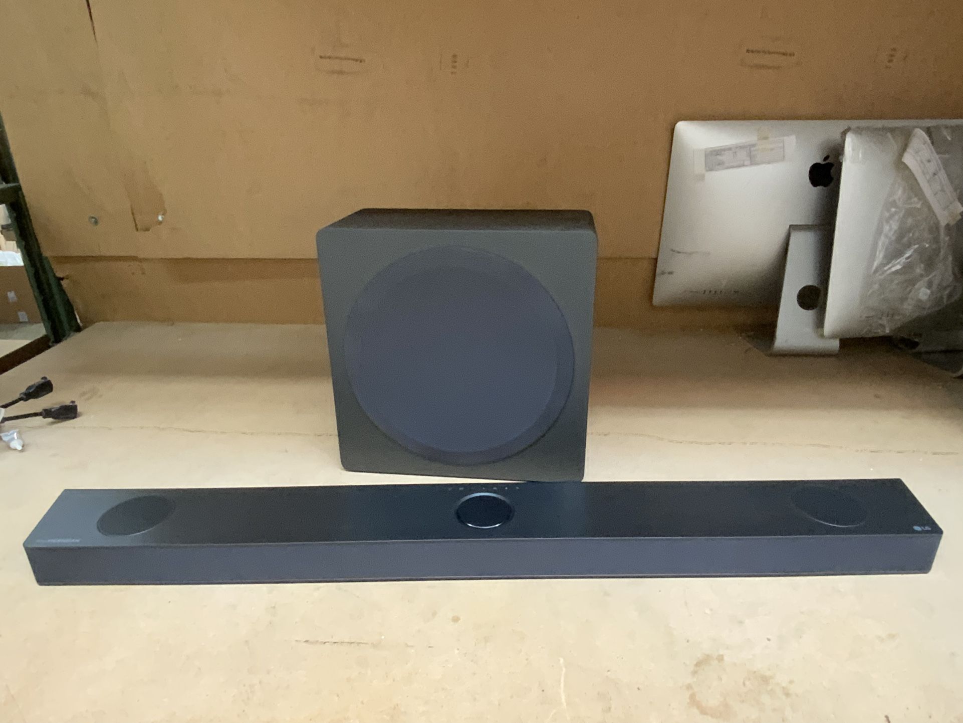 LG - 9.1.5 Channel Soundbar with Wireless Subwoofer, Dolby Atmos and DTS:X - Black #406