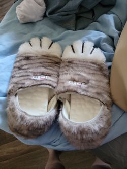 Cat foot slippers