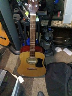 Very very nice guitar I just need two strings come to the bag very very clean plays nice I live downtown lake Elsinore 92530 please serious buyers onl