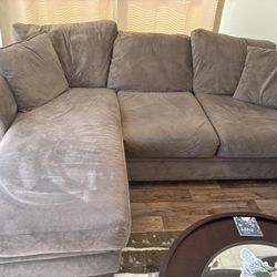 Like New Sectional .. Please Somebody Buy This Im Desperate I Need To Save My Car If It's In Good Condition No Odors It's Clean Piece Of Furniture 