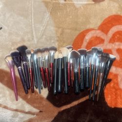 All Namebrand Brushes Everything Is Mostly Used. I Probably Used Them Less Than Three Or Four Times The Best Brushes That You Could Buy.