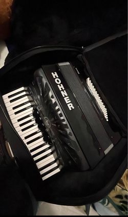 Like New  Condition Hohner Bravo 3