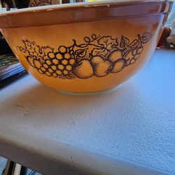 vintage  Pyrex bowl