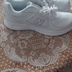 All White New Balance Tennis Shoe Size 8 And 1/2