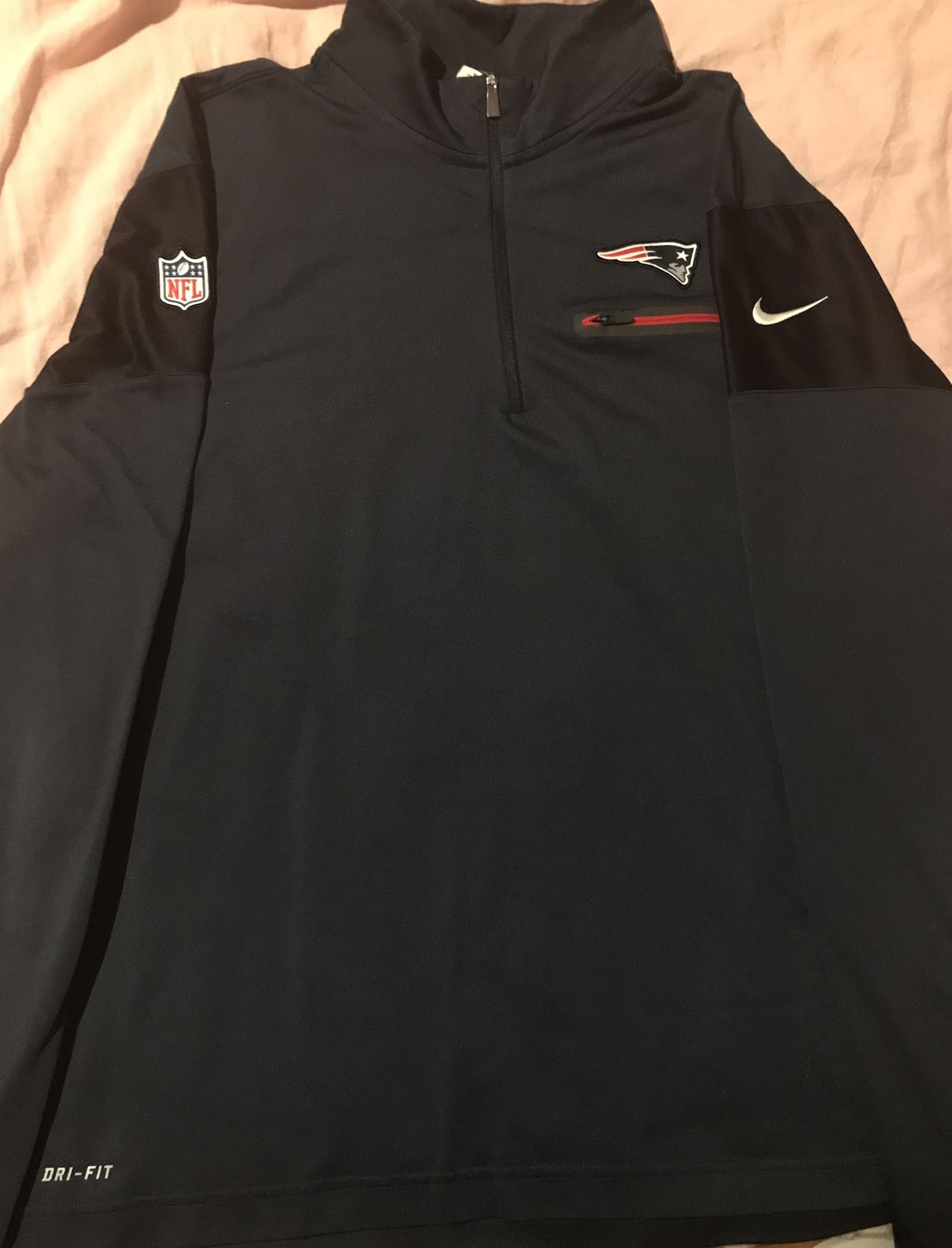 NIKE NEW ENGLAND PATRIOTS PULL OVER DRI-FIT ON FIELD APPAREL SHIRT