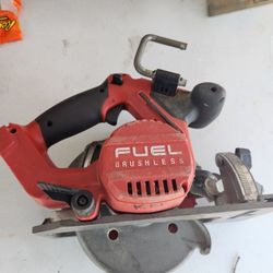 Milwaukee M18 Brushless Circular Saw