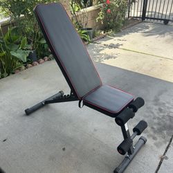 Adjustable and foldable workout bench 
