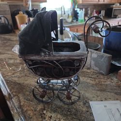 1940 Victorian Style Doll Carriage